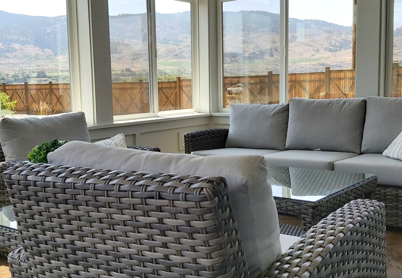 House in Osoyoos - White Sand Meadow Cottage by the beach #53