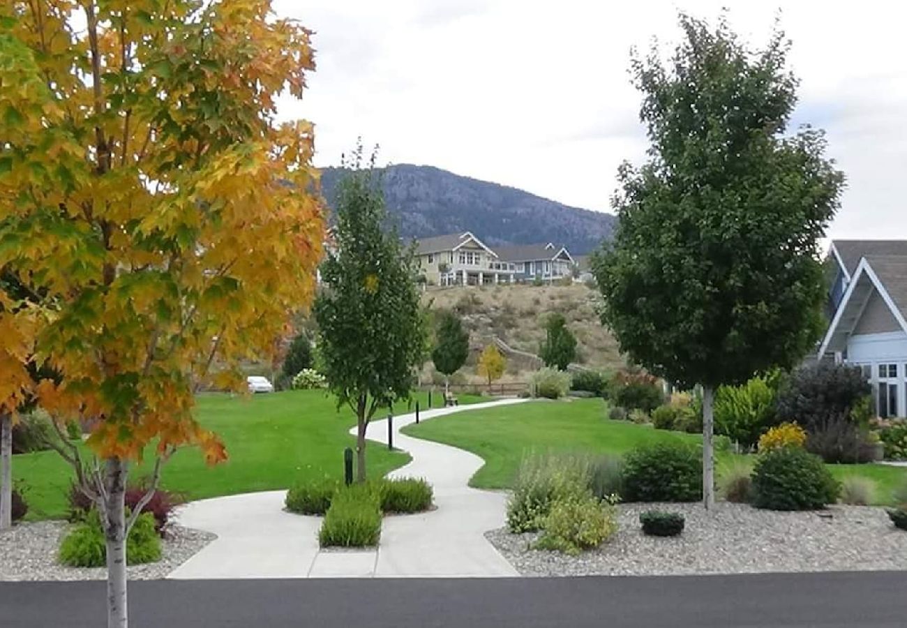 House in Osoyoos - Spacious Bordeaux Cottage with Golf Cart #191 