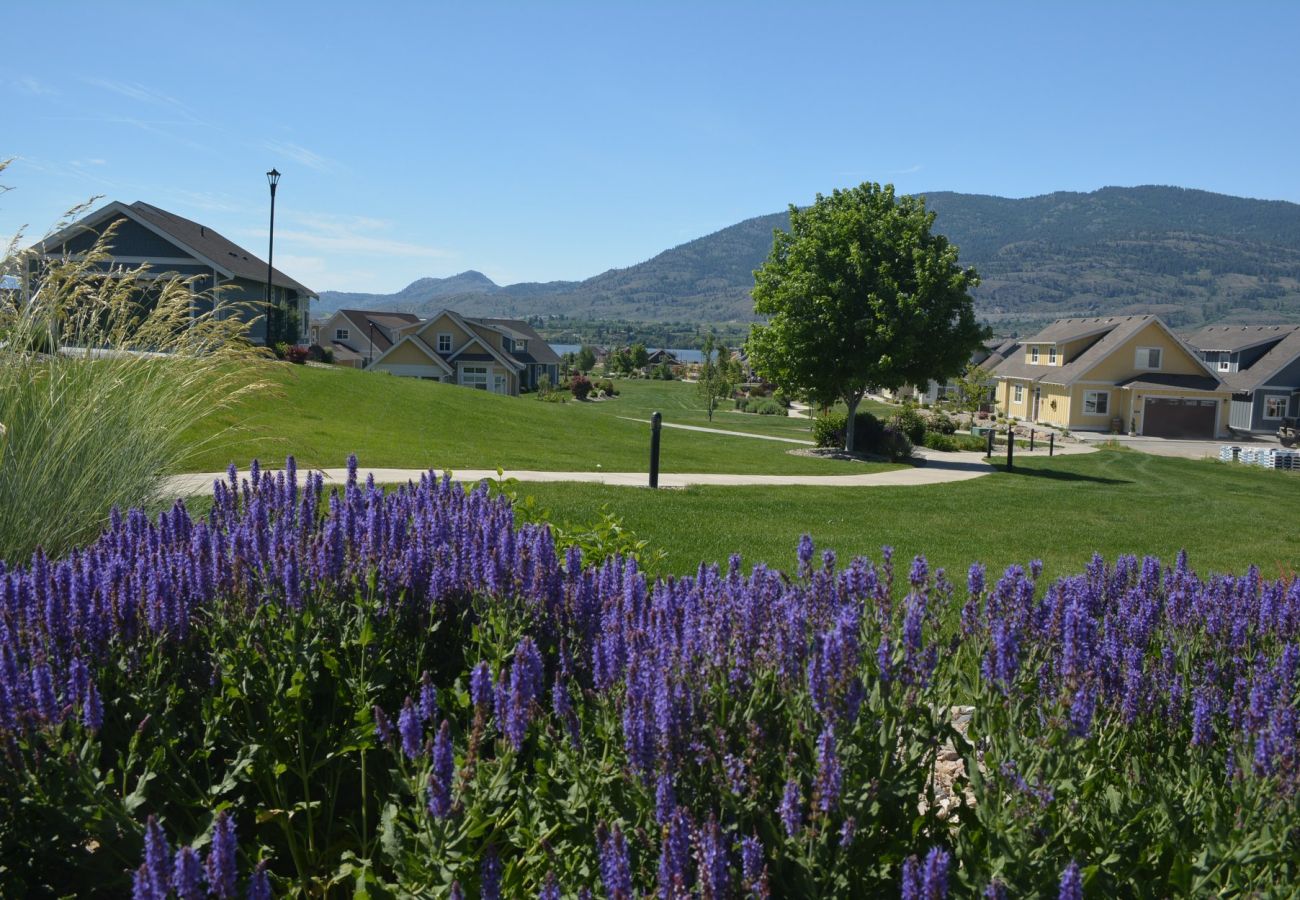 House in Osoyoos - Amazing Burgundy Cottage - Short walk to the pools #22