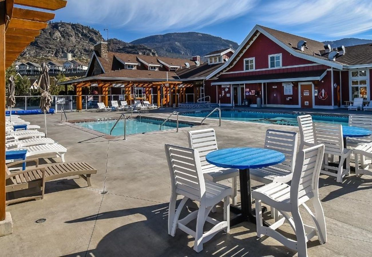 House in Osoyoos - Amazing Burgundy Cottage - Short walk to the pools #22