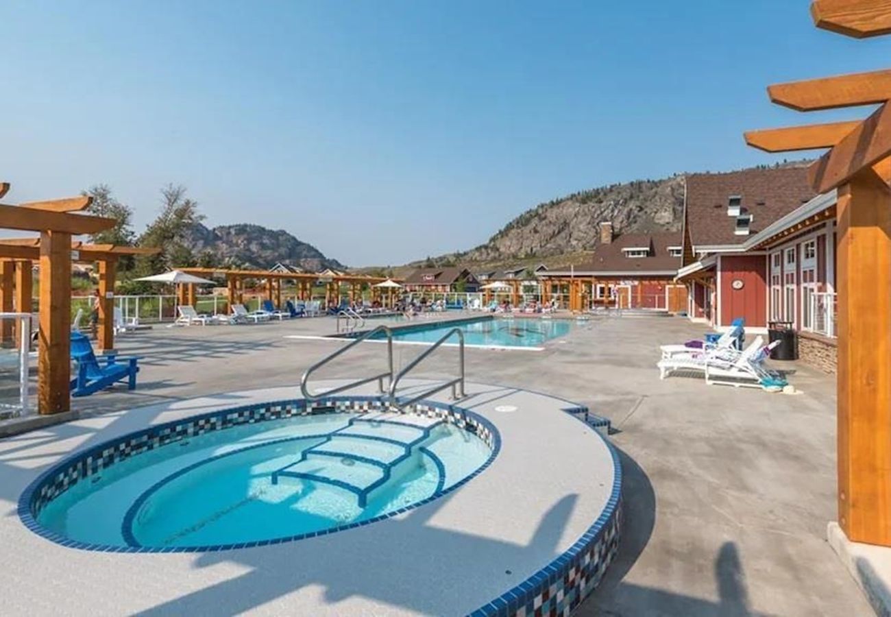 House in Osoyoos - Beautiful Kismet VIEW Cottage with golf cart