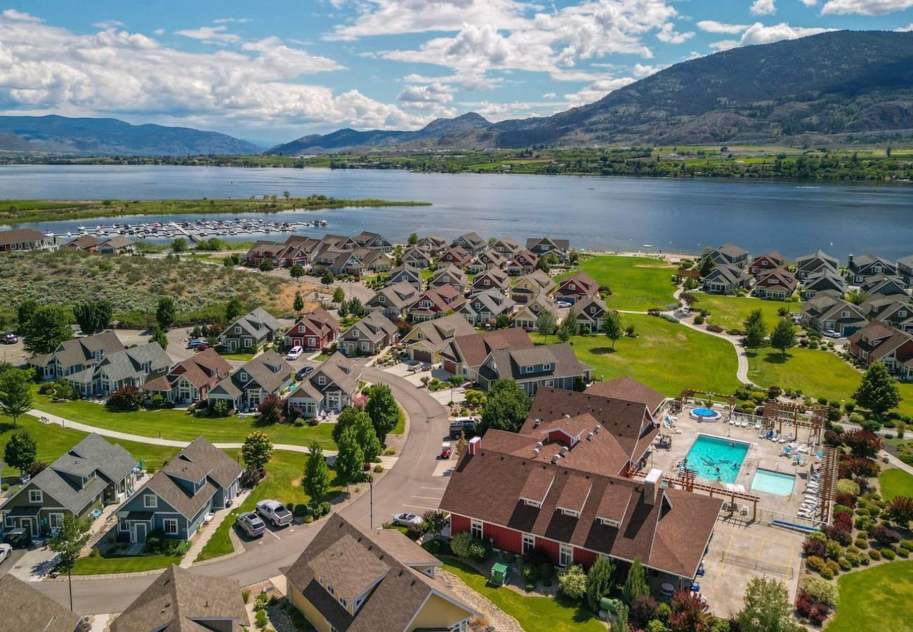 House in Osoyoos - Desert Sky - 5 Bedroom VIEW home with golf cart